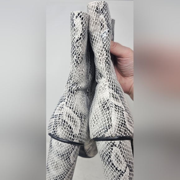 Fashion Nova Women's Midnight Lover Snake Print Vegan Leather Zip Heels Size 8.5 - Picture 8 of 14